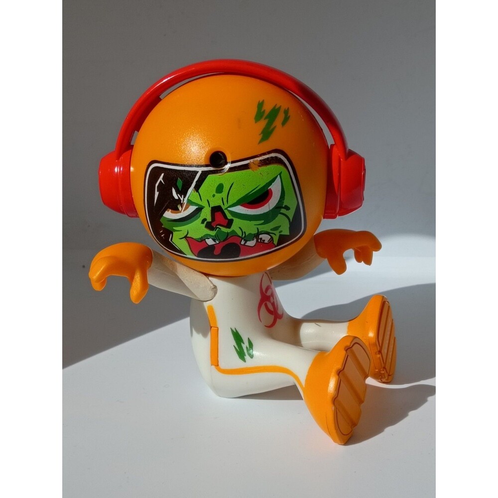 B2 Zombie Speaker Toy Figure Electronic Sound Biohazard Orange 2007 Tested Works - Picture 2 of 10